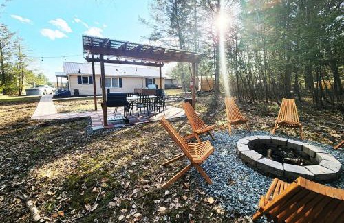 Loch Sheldrake House | Lake Access! Catskill Cozy Home- Hot-Tub, Sauna