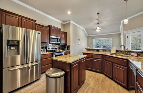 Belton House | Lake Access - Private Pool - 2 Acres Retreat