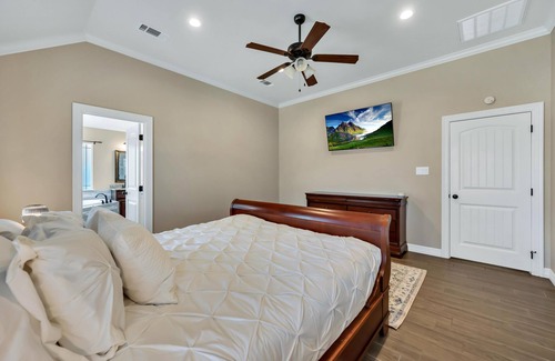 Belton House | Lake Access - Private Pool - 2 Acres Retreat