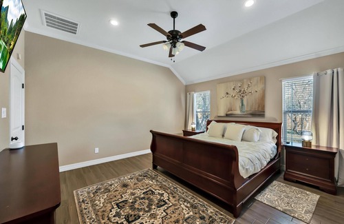 Belton House | Lake Access - Private Pool - 2 Acres Retreat