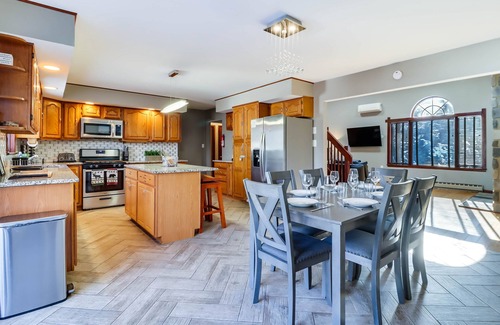 White Haven House | Lake Access & Private Hot Tub at Poconos Home!