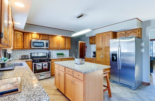 White Haven House | Lake Access & Private Hot Tub at Poconos Home!
