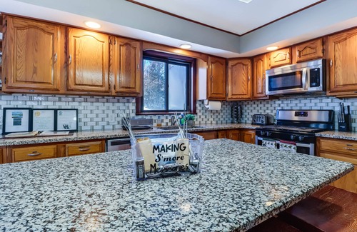 White Haven House | Lake Access & Private Hot Tub at Poconos Home!