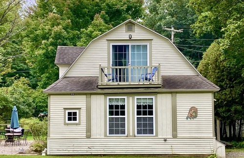 Salisbury Cottage | Lake and kayak access, newly remodeled!