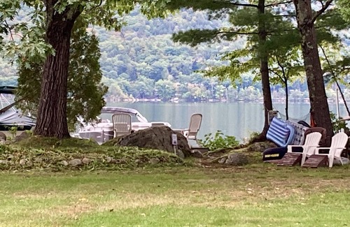 Salisbury Cottage | Lake and kayak access, newly remodeled!