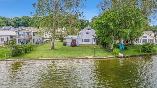 Portage House | Lake and Lodge By KZOOBNB family