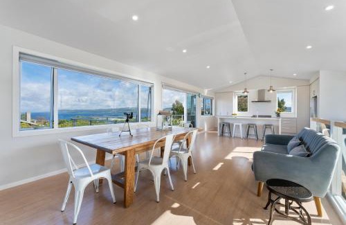 Taupo House | Lake and Mountain Views