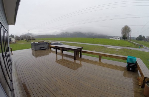 Atiamuri House | Lake Atiamuri 800m from boat ramp, wakeboard, bike the Waikato trail