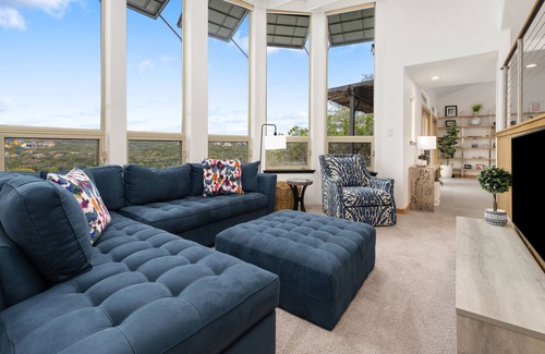Apache Shores House | LAKE AUSTIN RETREAT - BEST VIEWS ON THE LAKE - ONE YEAR RENTAL ONLY