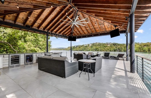 Austin House | Lake Austin Waterfront: Golf+Wakeboard+SXSW+ACL+F1