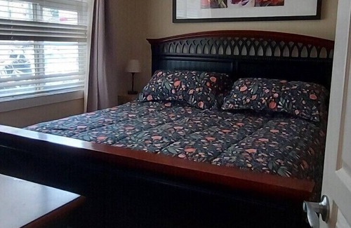 Sicamous Condo | Lake/Beachfront Mara Lake Condo