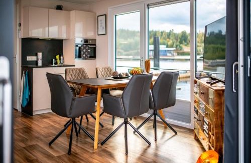 Klitten Boat Rental | Lake Breeze Retreat, Klitten