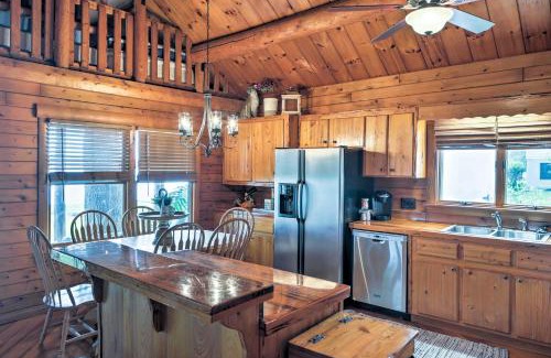 Pomona Park House | Lake Broward Cabin with Private Boat Launch and Dock!