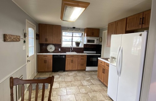Burnet House | Lake Buchanan family bungalow at Spider Mountain; private, high bluff lake view