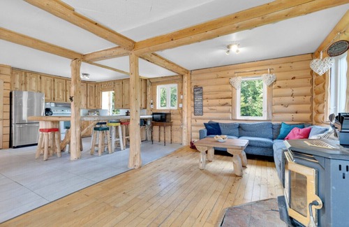 St-Adolphe-d'Howard Ski Chalet | Lake Cabin - 4BR with private SPA, wifi and babyfoot