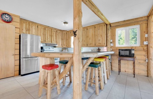 St-Adolphe-d'Howard Ski Chalet | Lake Cabin - 4BR with private SPA, wifi and babyfoot