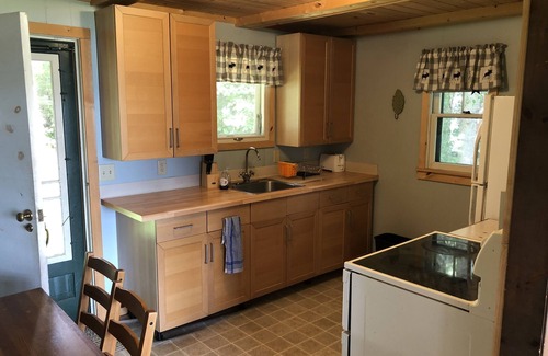 Duluth Cabin | Lake Cabin 25 miles from Duluth. high speed internet. new 50" Android TV