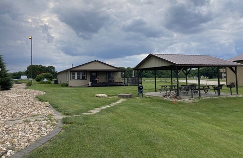 Monroe City House | Lake cabin sleeps 18+ w/ a hot tub near Mark Twain Lake and waterpark!