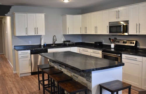 Monroe City House | Lake cabin sleeps 18+ w/ a hot tub near Mark Twain Lake and waterpark!
