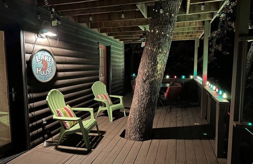 Kimberling City Cabin | Lake Cabin w/Hot Tub in Kimberling City