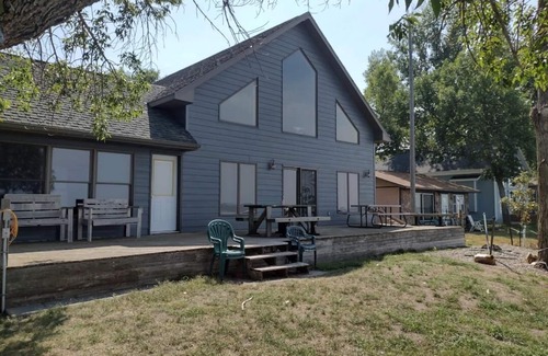 Arlington House | Lake Cabin with luxury amenities on Lake Poinsett