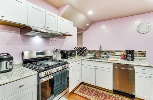 Castro Valley Apartment | Lake Chabot Getaway ~ 3 Mi to Water!
