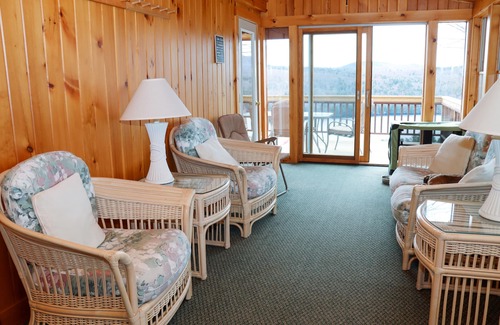 Bryant Pond House | Lake Christopher Chalet - Lake and Ski Getaway