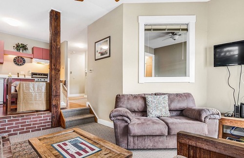 Bryant Pond House | Lake Christopher Condominium
