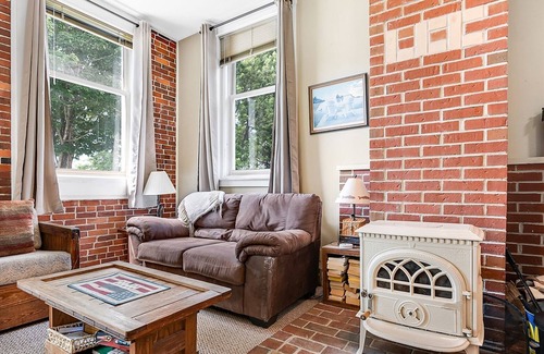 Bryant Pond House | Lake Christopher Condominium