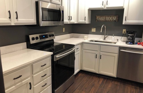 Bronston Condo | Lake Condo by Pool & Courts - Perfect for Relaxation & Play!