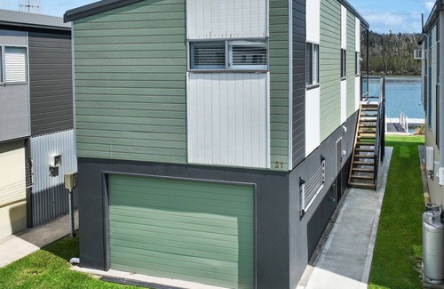 Lake Conjola Cabin | Lake Conjola, Deepwater Resort Cabin 21
