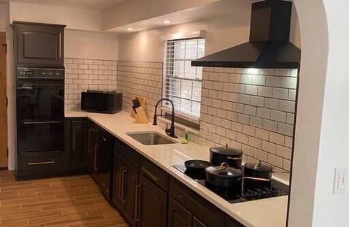 Euclid House | Lake Cottage Mins To Downtown Completely Remodeled