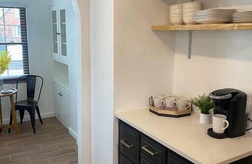 Euclid House | Lake Cottage Mins To Downtown Completely Remodeled