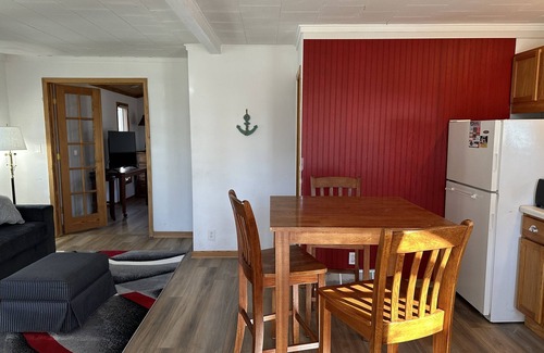 Clear Lake House | Lake Cottage ~ Relaxing Getaway ~ Resort Town