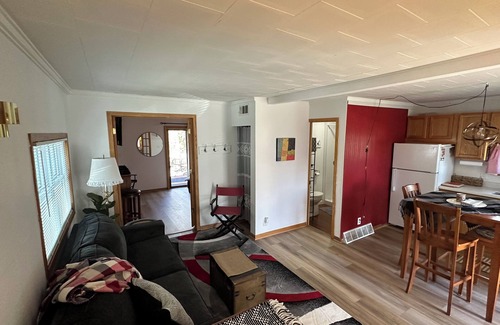 Clear Lake House | Lake Cottage ~ Relaxing Getaway ~ Resort Town