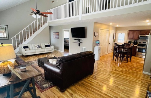 Jamestown House | Lake Cumberland Hideaway #1-2 miles from Jtown Marina! Boat Parking & Fire Pit!