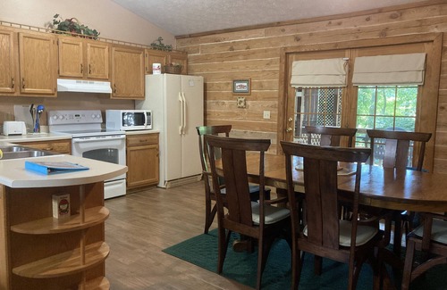 Nancy Cabin | Lake Cumberland Log Cabin minutes from Lee's Ford Marina and Pulaski County ParK