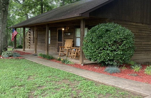 Nancy Cabin | Lake Cumberland Log Cabin minutes from Lee's Ford Marina and Pulaski County ParK