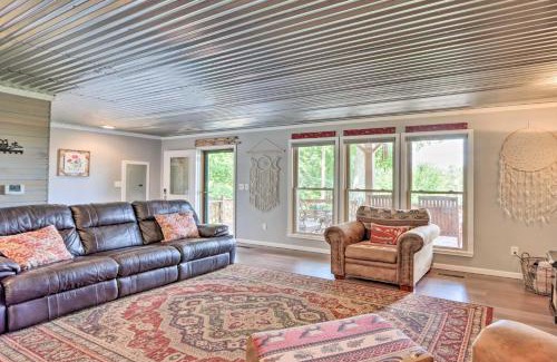 Climax Springs House | Lake Days and BBQ Fun Climax Springs Retreat!