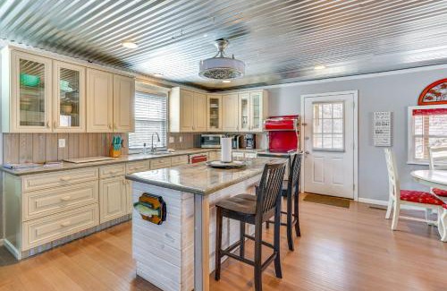 Climax Springs House | Lake Days and BBQ Fun Climax Springs Retreat!