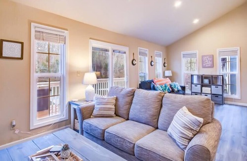 Linn Creek House | Lake Daze- 3 bedroom/ 2 bath Waterfront Home