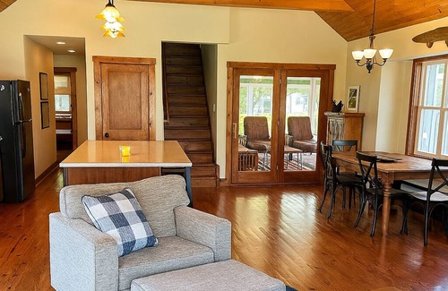 Delavan Lake Cottage | Lake Delavan Hideaway - Carl’s Cottage - Waterfront Bliss, Dock & Cozy Fireplace