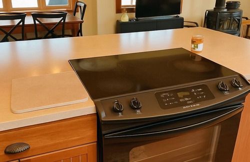 Delavan Lake Cottage | Lake Delavan Hideaway - Carl’s Cottage - Waterfront Bliss, Dock & Cozy Fireplace