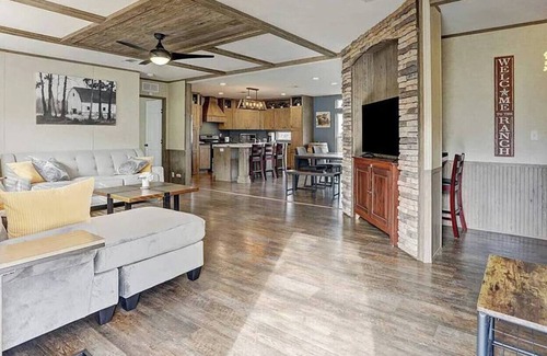 Burnet House | Lake Down the Road - House