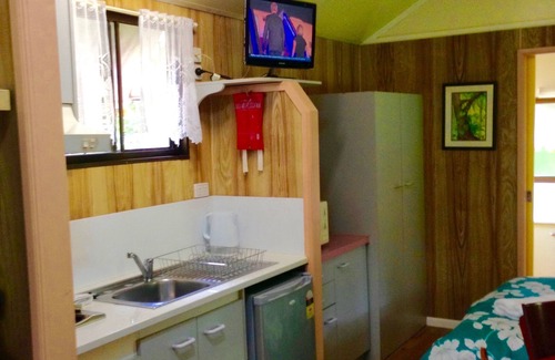 Lake Eacham Cabin | Lake Eacham Tourist Park & Self Contained Cabins