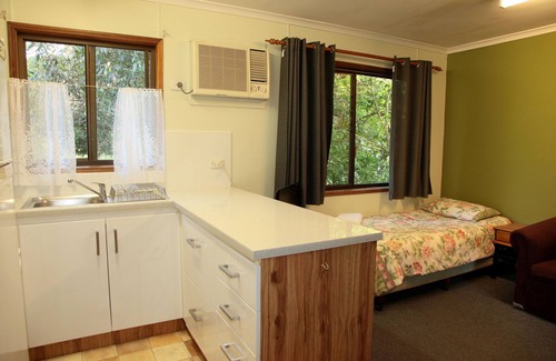 Lake Eacham Cabin | Lake Eacham Tourist Park & Self Contained Cabins