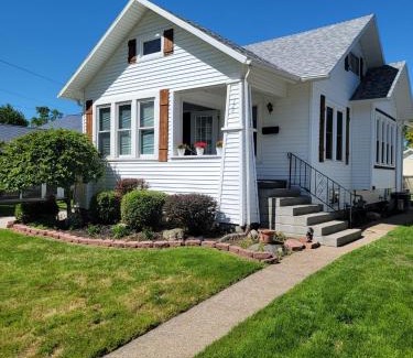 Port Clinton House | Lake Erie Beach Hutch