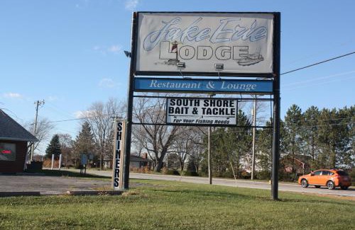 Curtice Hotel | Lake Erie Lodge