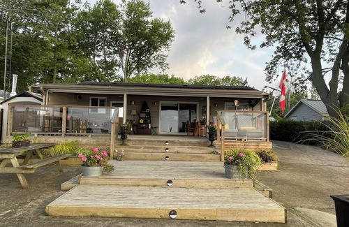 Hamilton Cottage | LAKE ERIE WATERFRONT COTTAGE. SLEEPS UP TO 7, JUST BRING YOUR BATHING SUIT.