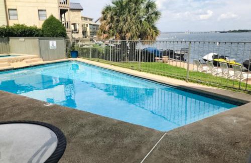 Horseshoe Bay House | Lake Escape